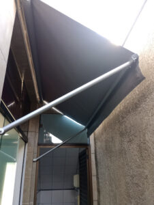 Toldo Lona Preto Retrátil